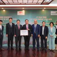 JICA tặng Kỷ niệm chương cống hiến cho Vietcombank