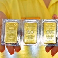 Giá vàng miếng giảm nhẹ theo đà suy yếu của vàng thế giới