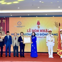 Hiệp hội bongdaso nghiệp nhỏ và vừa TP. Hà Nội nhận Huân chương Lao động hạng Nhất