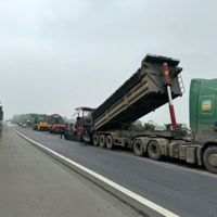 VEC giải thích vụ việc nhà thầu thảm mặt đường cao tốc Nội Bài - Lào Cai khi trời mưa