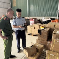 Phát hiện một doanh nghiệp kinh doanh ắc quy không rõ nguồn gốc