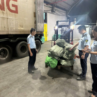 Chặn đứng hàng chục tấn thực phẩm “bẩn” tuồn ra thị trường