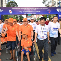 Gần 1.000 người làm báo tham gia Giải đi bộ - chạy bộ “Tự hào Thành phố tôi yêu”