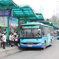 Hà Nội khuyến khích giáo viên, học sinh sử dụng phương tiện công cộng