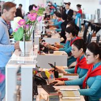 Hành khách qua sân bay Nội Bài và Tân Sơn Nhất tăng đột biến