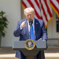 Tổng thống Mỹ Donald Trump bảo vệ chính sách kinh tế gây tranh cãi sau 100 ngày tại nhiệm