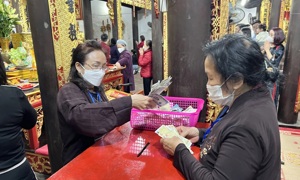 Ghi chép, phản ánh đầy đủ các khoản thu chi tiền công đức, tài trợ cho di tích, lễ hội