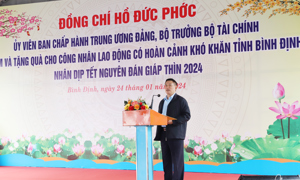 Bộ trưởng Hồ Đức Phớc tặng quà Tết tại tỉnh Bình Định