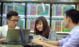 Tăng tốc cuối phiên, VN-Index lấy lại sắc xanh 