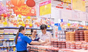 Ngày đầu nghỉ Tết, giá cả mặt hàng thiết yếu không có dấu hiệu tăng giá bất hợp lý