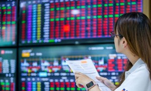 Áp lực chốt lời kéo VN-Index về dưới mốc 1.300 điểm