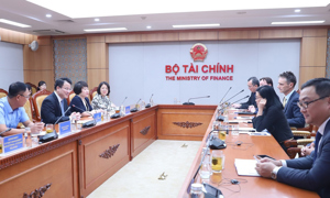Thứ trưởng Bộ Tài chính Trần Quốc Phương làm việc với lãnh đạo Moody’s Ratings