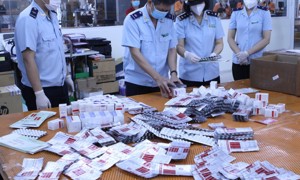 Đẩy nhanh tiến độ điều tra, truy tố các vụ án liên quan đến buôn lậu, gian lận thương mại