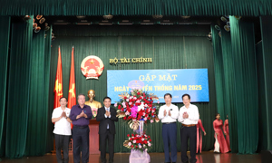 Cán bộ hưu trí ngành Tài chính – điểm tựa tinh thần cho sự phát triển của Ngành trong giai đoạn mới