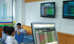 Dòng tiền trở lại, VN-Index chạm gần 1.340 điểm