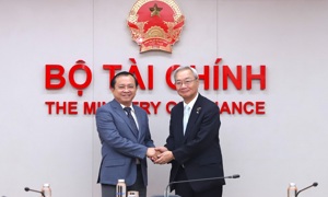 Thứ trưởng Bộ Tài chính Lê Tấn Cận: Đẩy mạnh hợp tác quốc tế, phát triển thị trường bảo hiểm