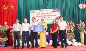 DATC trao quà cho học sinh khó khăn tại huyện Chợ Đồn, Bắc Kạn