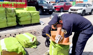 VIDEO: Hải quan bắt giữ 84.000 bao thuốc lá lậu giấu trong bồn thép, trị giá hơn 2,5 tỷ đồng