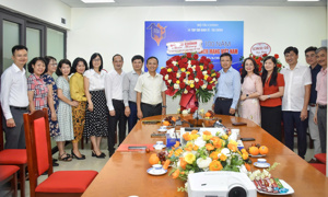 Thứ trưởng Bộ Tài chính Hồ Sỹ Hùng thăm và chúc mừng Tạp chí Kinh tế - Tài chính nhân Ngày Báo chí Cách mạng Việt Nam