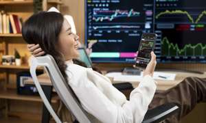 VN-Index lập đỉnh mới của năm 2025 