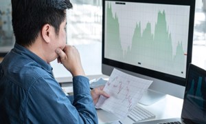 VN-Index phá vỡ kháng cự, tăng gần 5 điểm