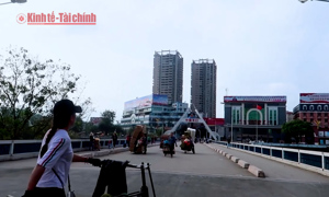 VIDEO: Cửa khẩu phụ: Hàng nào cư dân biên giới còn được mang về?