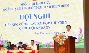 Chùm ảnh: Bộ trưởng Bộ Tài chính Nguyễn Văn Thắng tiếp xúc cử tri và dâng hương tưởng niệm các Anh hùng liệt sĩ tại Điện Biên