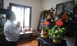 Bộ trưởng Nguyễn Văn Thắng dâng hương tưởng niệm cố Thủ tướng Phạm Văn Đồng