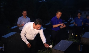 VIDEO: Đoàn cán bộ, thanh niên Bộ Tài chính dâng hương, thắp nến tri ân các anh hùng liệt sỹ