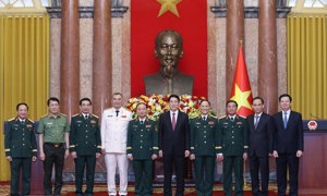 Chủ tịch nước Lương Cường trao quyết định thăng quân hàm cho sỹ quan Quân đội và Công an