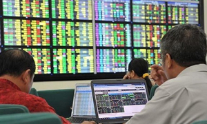 Đổi màu liên tục, VN-Index vẫn chốt phiên 28/8 trong sắc xanh