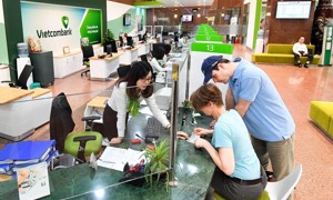 Tín nhiệm tăng, triển vọng sáng cho hệ thống ngân hàng Việt Nam