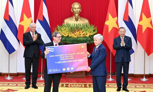 Chùm ảnh: Tổng Bí thư Tô Lâm và Bí thư Thứ nhất Đảng Cộng sản Cuba, Chủ tịch nước Cộng hòa Cuba Miguel Diaz-Canel Bermudez chứng kiến Lễ trao các văn kiện hợp tác