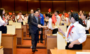 Chủ tịch Quốc hội Vương Đình Huệ dự Phiên họp giả định Quốc hội trẻ em lần thứ nhất