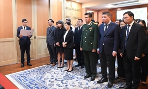 Lãnh đạo nhiều nước, tổ chức và bạn bè quốc tế đến viếng Tổng Bí thư Nguyễn Phú Trọng tại Đại sứ quán Việt Nam ở các nước