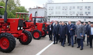 Tổng Bí thư Tô Lâm thăm Nhà máy Máy kéo Minsk