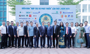 Chùm ảnh: Thứ trưởng Bùi Văn Khắng dự Diễn đàn Hợp tác và Phát triển