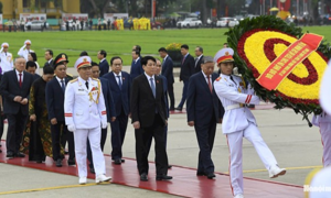Lãnh đạo Đảng, Nhà nước và thành phố Hà Nội viếng Chủ tịch Hồ Chí Minh và các Anh hùng liệt sĩ