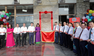Gắn biển Công trình Giảng đường Học viện Tài chính chào mừng Kỷ niệm 80 năm Ngày Truyền thống ngành Tài chính Việt Nam