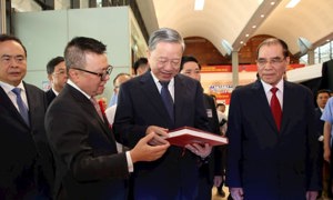 Chùm ảnh: Tổng Bí thư Tô Lâm tham quan Hội Báo toàn quốc và dự lễ kỷ niệm 100 năm Ngày Báo chí Cách mạng Việt Nam
