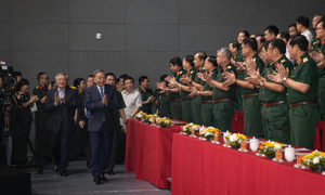 Tổng Bí thư Tô Lâm dự chương trình giao lưu nghệ thuật "Khắc ghi lời Bác - vang nhịp quân hành"