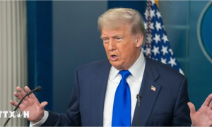 Tổng thống Mỹ Donald Trump tuyên bố giữ nguyên hạn áp thuế 1/8