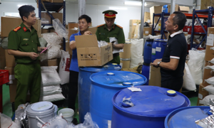 Khởi tố 2 đối tượng sản xuất, buôn bán thực phẩm chức năng giả quy mô lớn tại Quảng Ninh