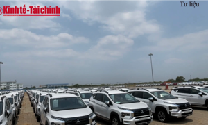 VIDEO: Ô tô nhập khẩu bùng nổ: Gần 600 xe về Việt Nam mỗi ngày
