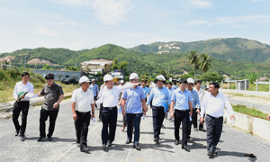 Chùm ảnh: Bộ trưởng Bộ Tài chính Hồ Đức Phớc kiểm tra giải ngân vốn đầu tư công