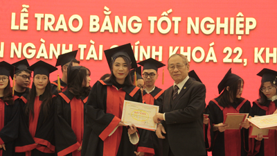 Trường Đại học Kinh doanh và Công nghệ Hà Nội trao bằng tốt nghiệp cho gần 200 sinh viên ngành Tài chính