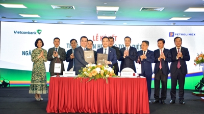 Vietcombank và Tập đoàn xăng dầu Việt Nam ký kết thỏa thuận hợp tác toàn diện	
