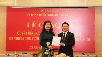 Bà Vũ Thị Chân Phương giữ chức Chủ tịch Ủy ban Chứng khoán Nhà nước 