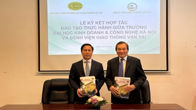 Lễ ký kết hợp tác giữa Trường Đại học Kinh doanh và Công nghệ Hà Nội và Bệnh viện Giao thông Vận tải
