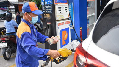 Giá xăng, dầu đồng loạt tăng mạnh